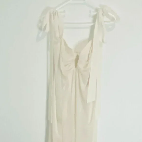 Alexis Dali Elegant Summer Dress in Gardenia Standout Piece - Picture 5 of 17